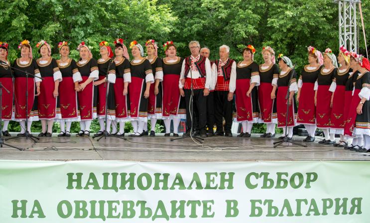 13-годишният Донко с Голямата награда  от Национален фолклорен конкурс „Заблеяло ми агънце“