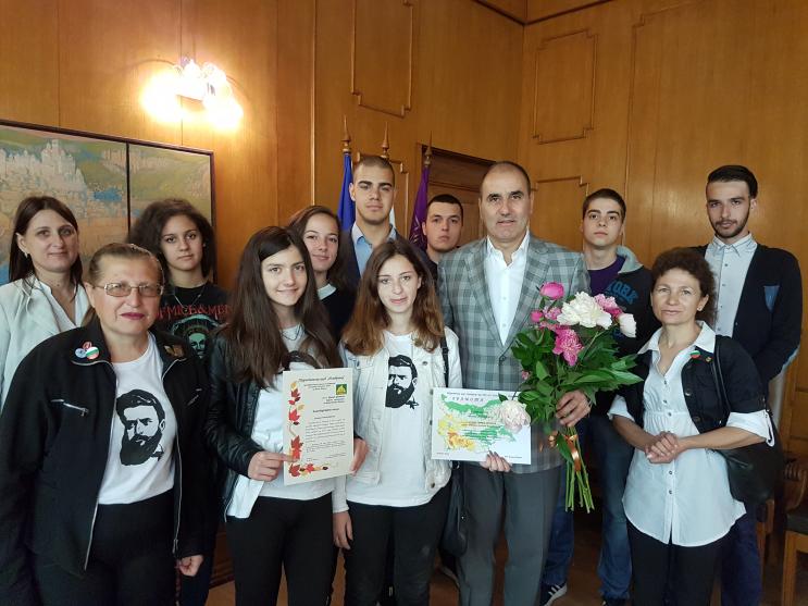 С подкрепата на Цветан Цветанов за трети път великотърновски младежи тръгват по стъпките на Ботев 