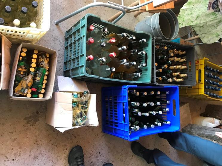 259 бутилки нелегален алкохол задържаха митнически инспектори в Еленския балкан