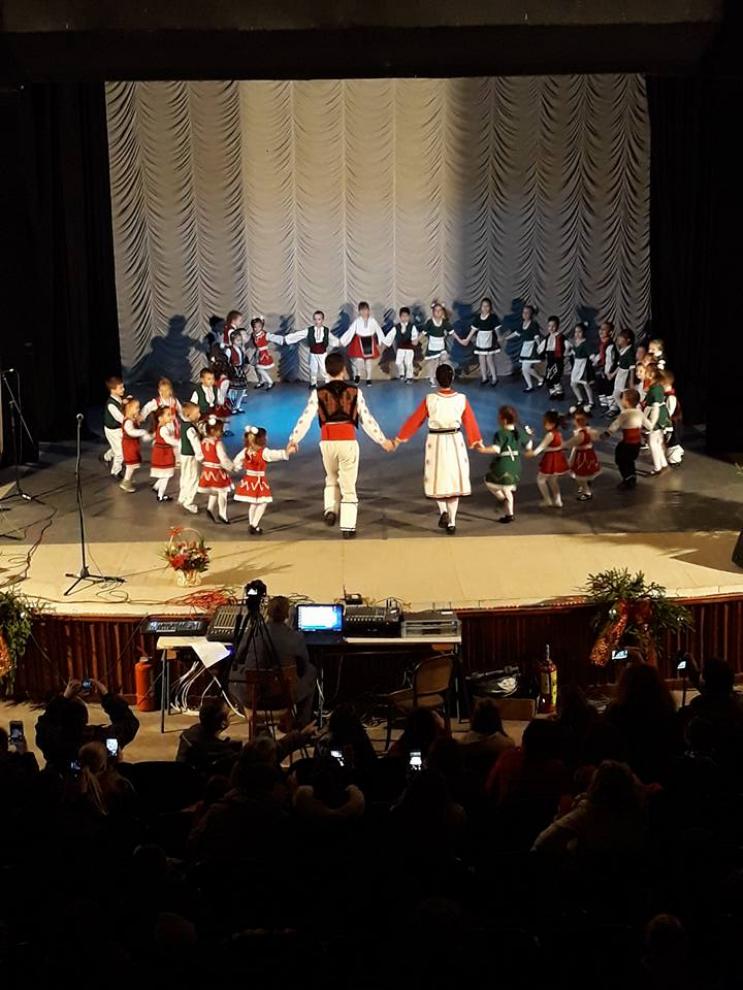 Концерт в подкрепа на малката Никол организираха в НЧ  Напредък-1870 град Лясковец