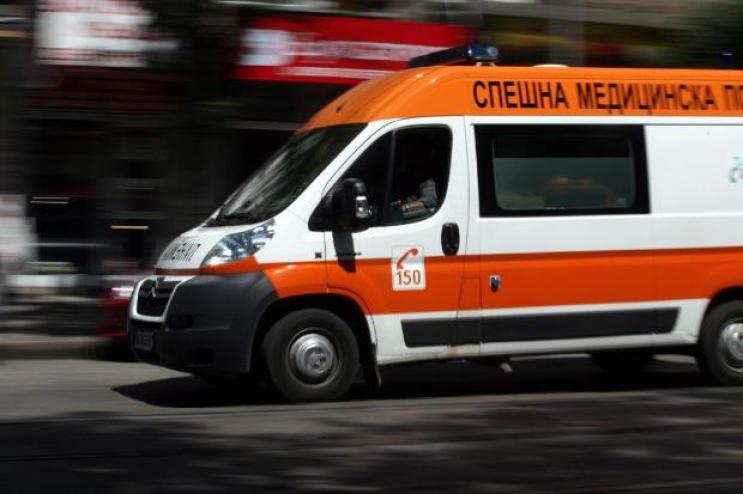 Четирима тийнейджъри пребиха 58-годишен мъж в Лясковец