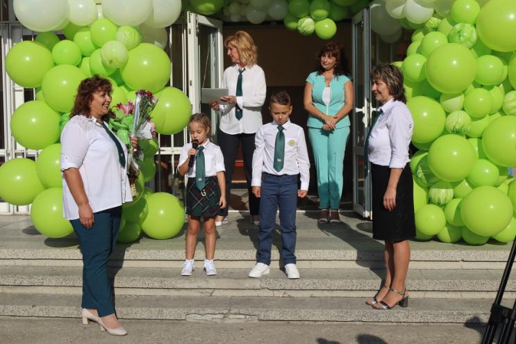 Новата учебна година бе открита тържествено в Лясковец