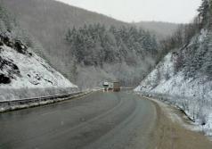 АПИ: Шофьорите да тръгват на път с автомобили, подготвени за зи...